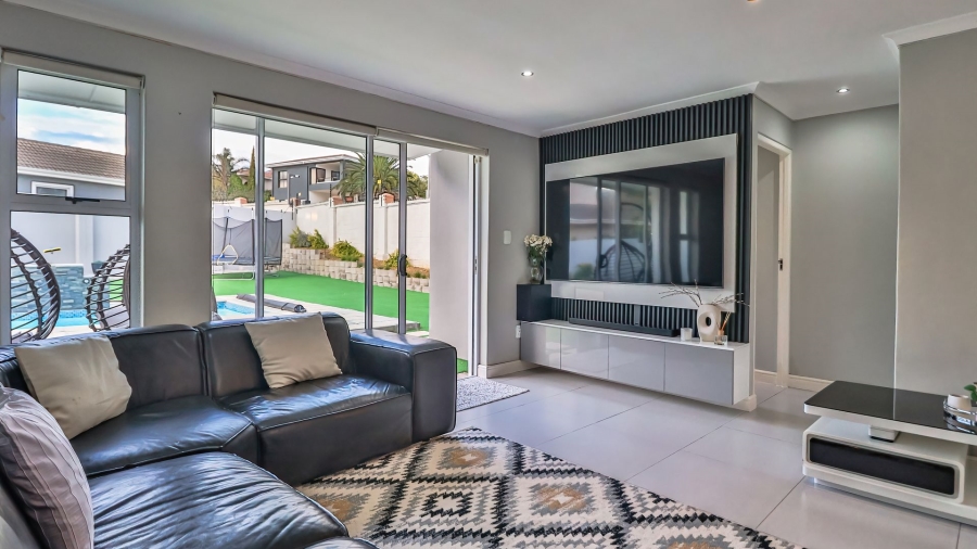4 Bedroom Property for Sale in Dennegeur Western Cape